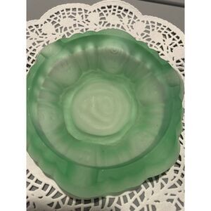 Vintage Jade Green Satin Frost Art Blown glass Rose Pattern Ashtray 7" Diameter